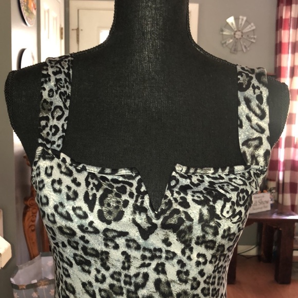 Sleeveless Notched Neck Thong Bodysuit Animal Print - Picture 2 of 7
